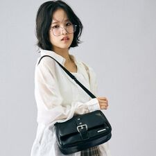 フラップショルダーバッグ