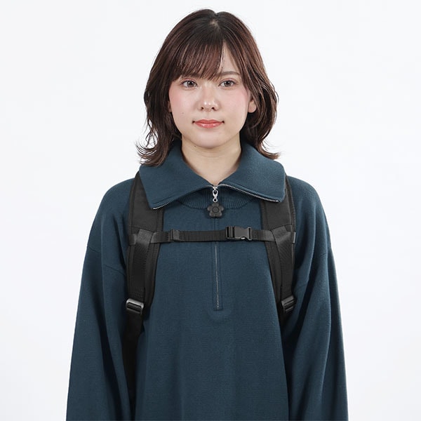 新品タグ付　マリークワント　リュック　ロゴ　金具　ブラック　ナイロン すぐ届く MARY QUANT* オールブラックシンプルロゴ リュックL