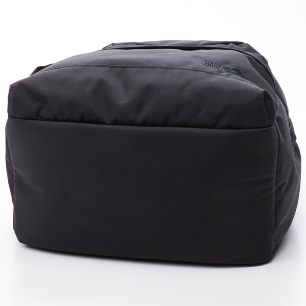 オールブラックシンプルロゴ リュックL | マリークワント(MARY QUANT