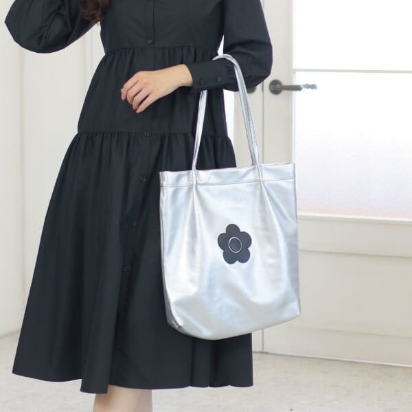 【新品・タグ付き】MARY QUANT 2WAYバケツ形トートバッグ デイジーパッチソフト トート | マリークワント(MARY QUANT) | マルイ