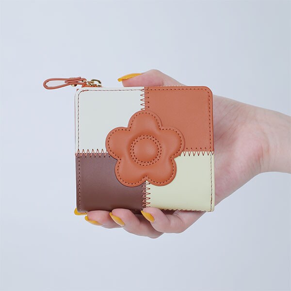MARY QUANT 二つ折り財布 パッチワーク テラコッタ デイジー パッチワーク ウォレット（テラコッタ） | MARY QUANT ONLINE