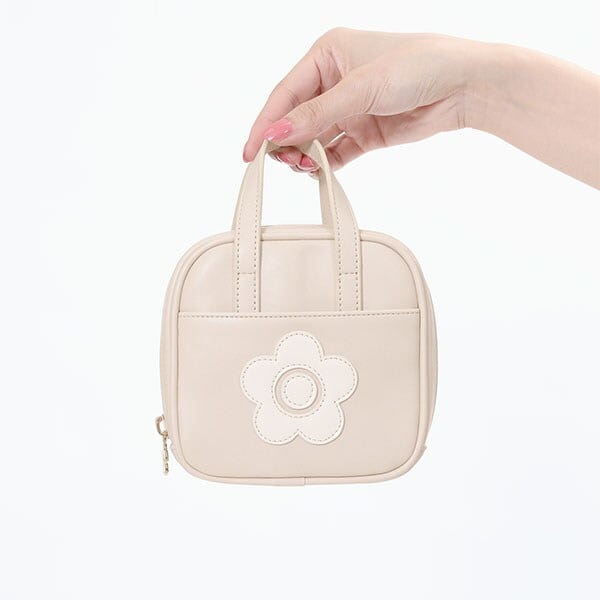 2-5日着 MARY QUANT エンボスコスメモチーフ ミニマルチポーチ エンボスコスメ ミニマルチポーチ | マリークワント(MARY QUANT
