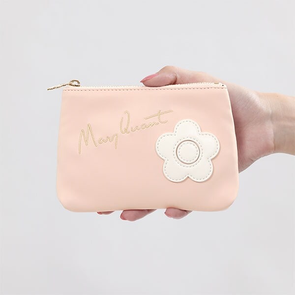 2-5日着 MARY QUANT サインロゴデイジーパッチ バネクチポーチ マリークワント MARY QUANT サインロゴデイジーパッチ