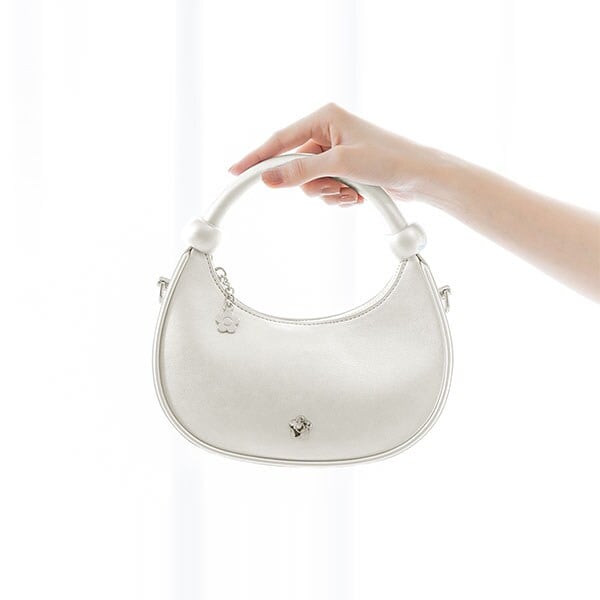 【MARY QUANT】ハーフムーンメタルデイジー 2WAYショルダー MARY QUANT official on X: 