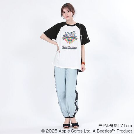 The Beatles̃A[JCũA[gfUCvgꂽBe[WOrbOTVcBA[g[NfUC1967N128ɃCMXŔꂽEPR[hw}WJE~Xe[EcA[x1967N1127ɃAJŔꂽLPR[hw}WJE~Xe[EcA[x̃SA1967N1226ɕfꂽerfw}WJE~Xe[EcA[x́uACEAEUEEHXvt̎ʐ^킹AbvƎ̃fUCB|CgEIWi_ul[tElbNɃIWiSvgEfCW[vgEeɃfCW[sXl[E[^:225-612835]