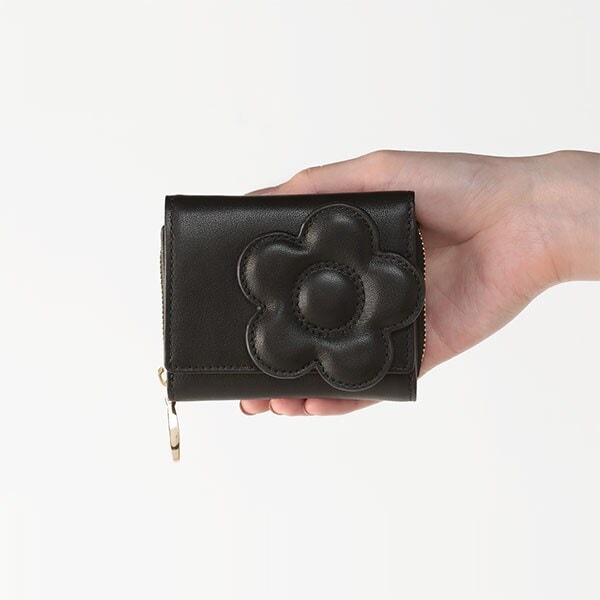 未使用級　MARY QUANT パール付き　がま口　マリークワント 財布 三つ折 未使用級 MARY QUANT パール付き がま口 マリークワント 財布 三