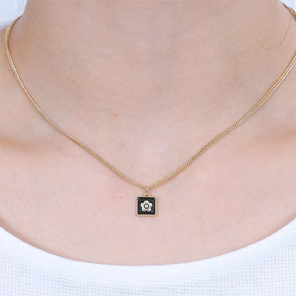 [}C]XNGA^ lbNX/}[NgiMARY QUANTj S[h