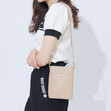 {ṽoCV_[B|CgEfCW[|Cg̃VvȃfUCEFRONT|PbgɃX}z[łdlE{̊Ԍ͉B}OlbgdlEL[P[X~j^IȂǂ̏TCYEБiXJŎOV_[xg͒13iK߉\ȃobN^CvR[fBl[g΂߂ɂAɂAEGXg|[`ɂłāA̓̃X^Cɍ킹Ċy߂܂BOF|Pbg~1AF|Pbg~1[^:225-983378]