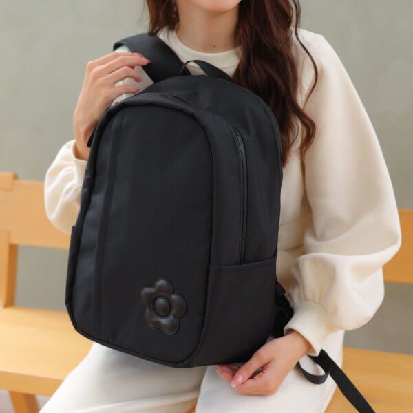 オールブラックシンプルロゴ リュックL | マリークワント(MARY QUANT