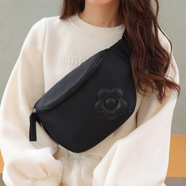 未使用✨️マリークワント　メタルナイロンデイジー　ボディバッグ　ブラック デイジーパッチライト ボディバッグ | マリークワント(MARY QUANT