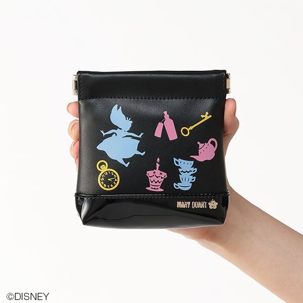 [}C]AXfUC olN`|[`/}[NgiMARY QUANTj ubN