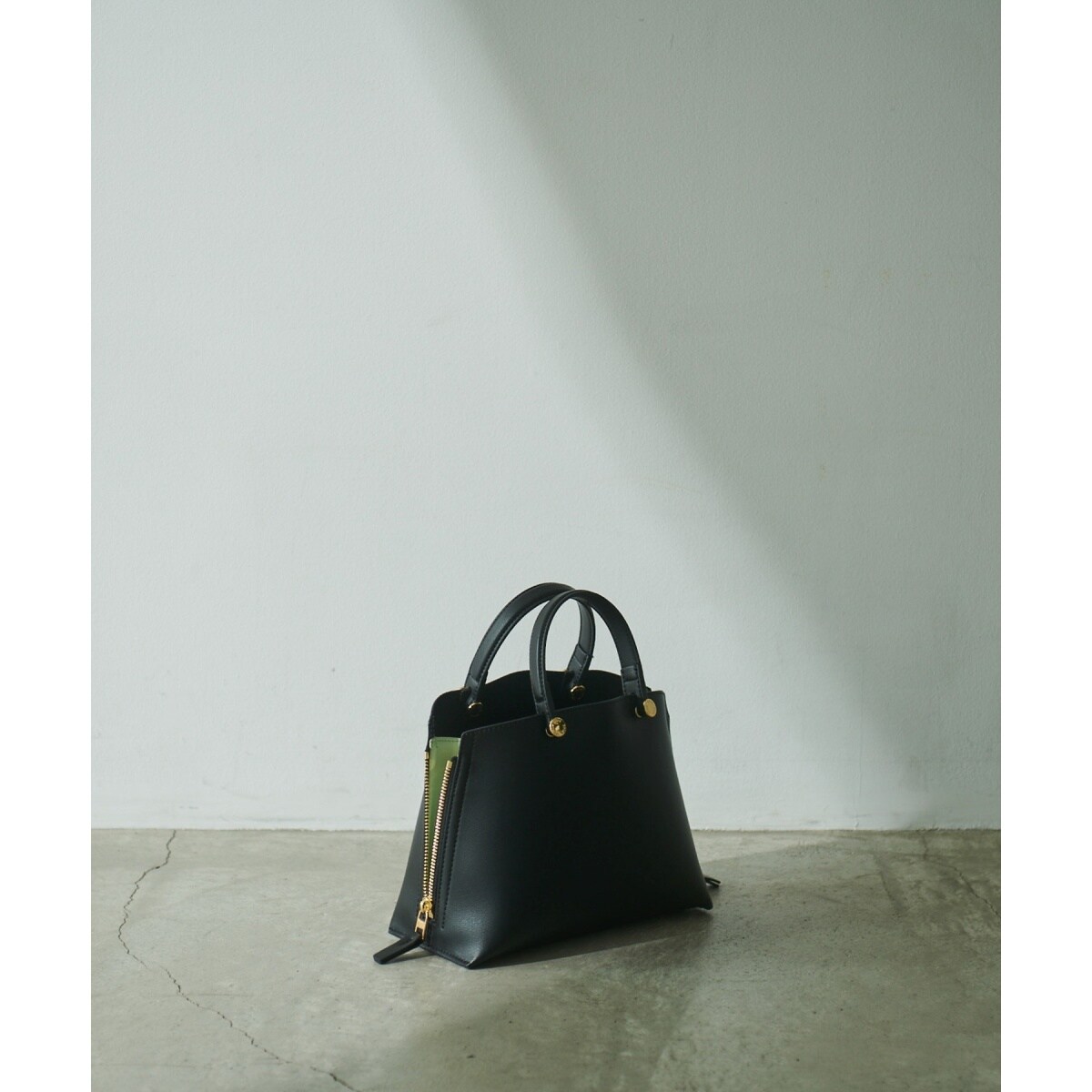 美品 ROPE'(E'POR)Y bag Mini (サイドジップ) ブラック ROPÉ(ロペ) / 【E'POR】Y BAG Mini（サイドジップミニショルダー