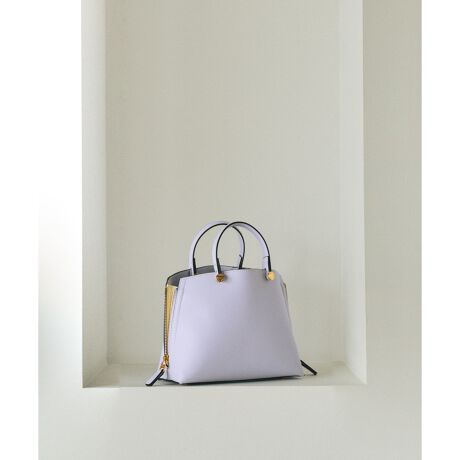 [^ԁFGGX85100]EfPOR̃ACRuYbagV[YvVFoBuRONAN BOUROULLECiiEubNjṽh[COCXs[V󂯂PLAYFUL COLOR̃oG[VB3\Őڂ₷@\IobOyfUCzE~jobOȂ[͔QB܂ԂȒz[\EO\ȃXgbvtȂ̂ŁAnhorV_[2way̎\Eڂ₷̏oꂪX[YɂłA삪݂EetłƎE̋ANZgɂȂ荂̈ۂ----------------------------|PbgFi|PbgFɃI[v1At@Xi[1jtV_[ROFEJFt@Xi[eF肻̑F}`̃TChWbv͊J----------------------------yJ[z{̃J[~TChJ[E(01)ubN~X[L[u[E(07)[O[~sNx[WE(08)CgO[~`R[E(16)zCgn~x_[E(20)g[v~IWE(31)_[NO[~O[E(33)CgO[iAbvO[j~y[O[E(34)L~hiAbvO[j~ItzCgE(50)p[v~y[u[E(52)x_[~ItzCgE(63)sN~fB[vsN͊{S[hA(31)_[NO[̂݃Vo[łB{̂̂(34)L~hƓFłByfށz{̂̓IWiŊJ_utFCXX[XfޗnɃTCN|GXefނ̗pyE'POR(y G|[ )zZnCubg[J[̂߂̃GKgƋ@\˔ROPE'ɂ̐Vʋ΃obOfr[BHYBRID WORKER P邽߂ɁAobOsRu ƂƂ̂BAGvBELEGANCE(GKX)~ TECHNIQUE(@\) = ELEGANTIQUE(@\)ELEGANTIQUE(@\)ɂāAċzԂ 3 bŐgxx\ɂAɂ̐VdobOV[YłBy2025Nf Y BAGV[YzEA4[Y BAG Medium+ii:GGX85190jY BAG Large ii:GGX85130 i:GGX84930jY BAG Wide  ii:GGX85140 i:GGX84990jY BAG Shoulder Largeii:GGX85160 i:GGX84960jEA4[sY BAG Miniii:GGX85100 i:GGX84950jY BAG Medium ii:GGX85110 i:GGX84940jY BAG Picoii:GGZ85020jY BAG Shoulder Microii:GGX85900jY BAG Shoulder Miniii:GGX84451jY BAG Shoulder Mediumii:GGX85150 i:GGX84970jY BAG MiniiԁiGGX84100CGGX83010j̐ViԂłB኱̎dlύXꍇ܂B̏íASDGs̊ϓ_sDzɕ񂾌`ōA͂܂B摜̏i̓TvłB ۂ̏iƎdlAHATCYقȂꍇ܂BBeꏊ⃉CeBOAg̃j^[ɂĐF̌قȂꍇ܂BĩJ[͉摜̐FQƂB͎dl̂߁AFƈقȂꍇ܂B