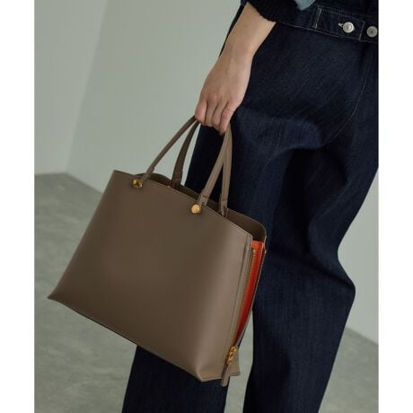 [^ԁFGGX85110]yfUCzEO\ȃV_[XgbvtȂ̂ŁAnhorV_[2way̎\EMiniLarge̒ԃTCYŁAʋ/dɂxɂg₷Eʋ/dłPCA4TCY͎̎Ȃ̃TCYE~jobOɓȂA܂ݎPPA500mlybg{gE[\EetłƎÉA^񒆂Ƀt@Xi[|Pbgt3\Eڂ₷̏oꂪX[YɂłA삪݂E̋ANZgɂȂ荂̈ۂ--------------------------------|PbgFiɃI[v1At@Xi[1jA4/13C`PC̎[FstV_[FOEJFt@Xi[eF肻̑F}`̃TChWbv͊J--------------------------------yJ[z{̃J[~TChJ[E(01)ubN~X[L[u[E(07)[O[~sNx[WE(16)zCgn~x_[E(20)_[NuE~IWE(27)x[W~ItzCgnh̓ubNłBE(45)u[n~u[E(50)p[v~y[u[͑SFƂS[hłByfށz{̂̓IWiŊJ_utFCXX[XfޗnɃTCN|GXefނ̗pyE'POR(y G|[ )zZnCubg[J[̂߂̃GKgƋ@\˔ROPE'ɂ̐Vʋ΃obOfr[BHYBRID WORKER P邽߂ɁAobOsRu ƂƂ̂BAGvBELEGANCE(GKX)~ TECHNIQUE(@\) = ELEGANTIQUE(@\)ELEGANTIQUE(@\)ɂāAċzԂ 3 bŐgxx\ɂAɂ̐VdobOV[YłBy2025Nf Y BAGV[YzEA4[Y BAG Medium+ii:GGX85190jY BAG Large ii:GGX85130 i:GGX84930jY BAG Wide  ii:GGX85140 i:GGX84990jY BAG Shoulder Largeii:GGX85160 i:GGX84960jEA4[sY BAG Miniii:GGX85100 i:GGX84950jY BAG Medium ii:GGX85110 i:GGX84940jY BAG Picoii:GGZ85020jY BAG Shoulder Microii:GGX85900jY BAG Shoulder Miniii:GGX84451jY BAG Shoulder Mediumii:GGX85150 i:GGX84970jY BAG MediumiԁiGGX84110CGGX83000CGGX82500j̐ViԂłB኱̎dlύXꍇ܂B̏íASDGs̊ϓ_sDzɕ񂾌`ōA͂܂B摜̏i̓TvłB ۂ̏iƎdlAHATCYقȂꍇ܂BBeꏊ⃉CeBOAg̃j^[ɂĐF̌قȂꍇ܂BĩJ[͉摜̐FQƂB͎dl̂߁AFƈقȂꍇ܂B