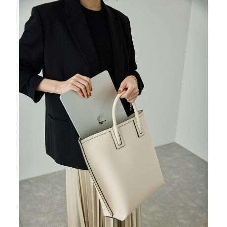 [^ԁFGGX85210]yNew Colorz2025NH~̐VFoIg̗ǂx[VbNJ[ƏH~̃_[NȃX^COɉffB[vJ[A킹8FԓyfUCEVGbgzrbOTCYŃVvȃfUCBV[gnh͊ۃ^Cvň₷AOnh͌ɂ₷^CvBc^obOɂ邱ƂŃoXǂX^C܂B}`LՂוA3dlB ^񒆂̎d؂|Pbgp[c͈S̃t@Xi[tłB킹ď|Pbg͂UA܂|WVɎ[\Aڂ₷HvƂȂĂ܂Bc[Ŏ^т₷AE'POR̗Oł鎩Ȃ܂łłT|[g܂BErւ̕Sy邽ߋɗ͋ȂyʉǋBE2wayꂼ̃nh́AobOĂXgX点悤Ɍɓ镔Aň镔ȂǗD݌vɁBV_[YɓɎ[ł\łBE13C`PCA4TCYCBc^obOɂ邱ƂŃoXǂX^C܂BE}`LՂוA3dlBS̃t@Xi[tłB킹6̃|PbgŐڂX[YɁB@\[ASn悭߂obOłBEA4TCYΉ̃TCÝAeʂŎ[͔QBA4ނp\RTCYŁAʋ΃obO₨dobOArWlXobOƂĂ߂łBX[cɂ͂AItBXJWAɂ킹₷fUCŁArWlXV[ɂ߂łByfށzE'POR Ybag̗]萶n쐬An[t}bg̏iȍvlCr[(40)͍ɋ߂ZlCr[łBx[W(27)ƃx[Wn(28)̃x[W͓Fŉ݊̃x[WAx[Wn(29)̓sNׁ̂[WłB--------------------------------nF|PbgFt@Xi[|Pbg~1E|Pbg~6A4[FPC[F13C`tV_[RFȂJFt[̂݃t@Xi[eρF9.2L(|Pbg܂)--------------------------------yReẽCibvEΉTCYzRee MiniiiԁFGGX85220jiA4[FsjRee LargeiiԁFGGX85210jiA4[Fj̏íASDGs̊ϓ_sDzɕ񂾌`ōA͂܂ByE'POR(y G|[ )zZnCubg[J[̂߂̃GKgƋ@\˔ROPE'ɂ̐Vʋ΃obOfr[BHYBRID WORKER P邽߂ɁAobOsRu ƂƂ̂BAGvBELEGANCE(GKX)~ TECHNIQUE(@\) = ELEGANTIQUE(@\)ELEGANTIQUE(@\)ɂāAċzԂ 3 bŐgxx\ɂAɂ̐VdobOV[YłByRee([)zEfPOR(y G|[)̃VOl`[fƂđlĆuY BAGvV[ỸTChɗpvCtȃJ[B̎cp gE'POR̃[XhvWFNguRee([)vV[YBꂽFƕʂ̐nA厖ɁAfGɊpĂƍl钆Ő܂܂Bv_Ng̓A萔ł̔̔ɂ͂Ȃ܂AD]ĂV[YłB摜̏i̓TvłBۂ̏iƎdlAHATCYقȂꍇ܂BBeꏊ⃉CeBOAg̃j^[ɂĐF̌قȂꍇ܂BĩJ[͉摜̐FQƂB͎dl̂߁AFƈقȂꍇ܂B