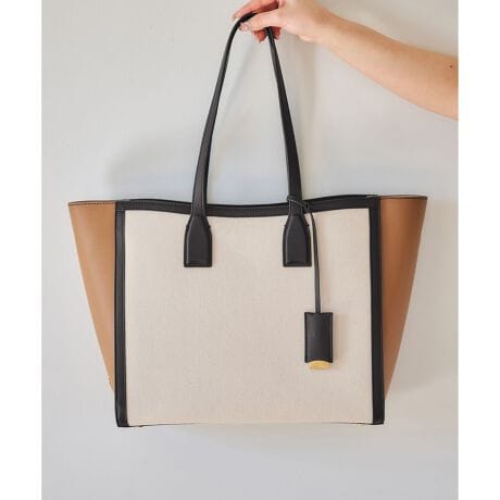 [^ԁFGGX85320]yfUCzE14C`p\RƂē݌vEO\ȃV_[xgtEVvȃtHȂg₷l \E܂œ͂傫Ƃ|PbgQzuAobOdĎgBKWFbgiipadȂǁjp\RƁAzȂǂ𕪂ēEt@Xi[t|PbgQtBŜt@Xi[|Pbgo₷ʒuɔzu܂̏Z߂āArbOobO𐮗ڂĂgp܂BEWideTCY̐VoB܂ł̋ZA̎o₷݌vB G߂WF_[ȂzƂȂ܂BVvȒɎg₷lx[VbNobOBE݌v----------------------------|PbgF|PbgFOɃI[v1AɃt@Xi[2A4[FPC[F14C`\tV_[RFOEJFI[v----------------------------yfށzLoXƍṽRrl[VyV[ŶЉzcfUCI BAG LARGE(i:GGX85300jƉfUCI BAG WIDE(i:GGX85320j2̃fUC܂ByE'POR(y G|[ )zZnCubg[J[̂߂̃GKgƋ@\˔ROPE'ɂ̐Vʋ΃obOfr[BHYBRID WORKER P邽߂ɁAobOsRu ƂƂ̂BAGvBELEGANCE(GKX)~ TECHNIQUE(@\) = ELEGANTIQUE(@\)ELEGANTIQUE(@\)ɂāAċzԂ 3 bŐgxx\ɂAɂ̐VdobOV[YłBA4TCYΉ̃TCÝAeʂŎ[͔QBA4ނp\RTCYŁAʋ΃obO₨dobOArWlXobOƂĂ߂łBX[cɂ͂AItBXJWAɂ킹₷fUCŁArWlXV[ɂ߂łB摜̏i̓TvłB ۂ̏iƎdlAHATCYقȂꍇ܂BBeꏊ⃉CeBOAg̃j^[ɂĐF̌قȂꍇ܂BĩJ[͉摜̐FQƂB͎dl̂߁AFƈقȂꍇ܂B