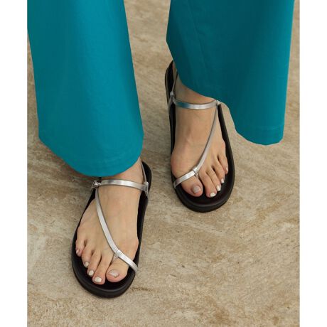 [^ԁFGGA25060]yfށzubN(01)FX[X̃XvbgU[ƐlHv\荇킹PdĂŎgpBVo[(93)F^bNVo[̃XvbgU[ƐlHv\荇킹PdĂŎgpByfUCEVGbgzP{̃i[xgƑނ悤ɉ荞񂾃fUC̃xebhT_Bɍׂ̃xgŃ~j}ȃfUCȂ̂ŁAؚŏ炵ĂPłBtbgxbh͒悭e͂A肪ǂfނgpĂ̂ŁAɖ悤ȗSnłByJ[zubNAVo[̂QFWJ摜̏i̓TvłBۂ̏iƎdlAHATCYقȂꍇ܂BBeꏊ⃉CeBOAg̃j^[ɂĐF̌قȂꍇ܂BĩJ[͉摜̐FQƂB͎dl̂߁AFƈقȂꍇ܂B