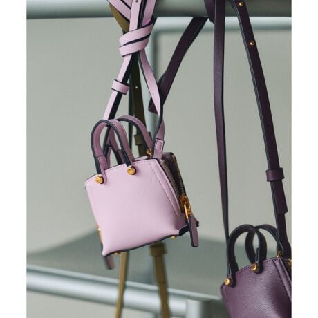 [^ԁFGGZ85020]yfUCzÊЂTCYEAir Pods܂EOp[cobO`[ɁAV_[RtăANZT[obÔ悤ɂg2WAYdl----------------------------|PbgFȂA4[FstV_[ROF R̂ݒJFI[veFt̏ȊۂOFtO\̑F}`̃TChWbv͊J----------------------------yX^COzobO`[ƂăobOɕtƂ킢BۓIȃ|CgƂăV_[|̃ANZT[ĝقɁAEGXg|[`̂悤ɎtăANZgɂĂyJ[z{̃J[~TChJ[E(01)ubN~X[L[u[E(11)zCgn~ubNnh̓g[vłBE(20)_[NuE~IWE(38)J[Ln~zCgE(50)p[v~y[u[E(63)sN~fB[vsN͑SFƂS[hłByfށz{̂̓IWiŊJ_utFCXX[XfޗnɃTCN|GXefނ̗pyE'POR(y G|[ )zZnCubg[J[̂߂̃GKgƋ@\˔ROPE'ɂ̐Vʋ΃obOfr[BHYBRID WORKER P邽߂ɁAobOsRu ƂƂ̂BAGvBELEGANCE(GKX)~ TECHNIQUE(@\) = ELEGANTIQUE(@\)ELEGANTIQUE(@\)ɂāAċzԂ 3 bŐgxx\ɂAɂ̐VdobOV[YłBy2025Nf Y BAGV[YzEA4[FY BAG Medium+ii:GGX85190jY BAG Large ii:GGX85130jY BAG Wide  ii:GGX85140jY BAG Shoulder Largeii:GGX85160jEA4[FsY BAG Miniii:GGX85100jY BAG Medium ii:GGX85110jY BAG Picoii:GGZ85020jY BAG Shoulder Microii:GGX85900jY BAG Shoulder Miniii:GGX84451jY BAG Shoulder Mediumii:GGX85150j̏íASDGs̊ϓ_sDzɕ񂾌`ōA͂܂B摜̏i̓TvłB ۂ̏iƎdlAHATCYقȂꍇ܂BBeꏊ⃉CeBOAg̃j^[ɂĐF̌قȂꍇ܂BĩJ[͉摜̐FQƂB͎dl̂߁AFƈقȂꍇ܂B