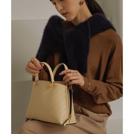 [^ԁFGGX85260]yfUCzVvȂ܂ȂA3\3̃|Pbgŉו𐮗₷@\IobOBTChWbvJƍF̂A\ς܂B[߂̃}`Ŏ[͂Au邽ߏoX[YBV_[xgtŌ|E΂ߊ|2WAYdlBړ肪ӂ肪ȃV[ɍœKłB----------------------------|PbgFi|PbgFɃI[v1At@Xi[1jtV_[ROFEJFt@Xi[FS[heF肻̑F}`̃TChWbv͊J----------------------------yX^COzKvȉוX}[gɎɂ߁BzƂ͋CZȂANeBuɓV_[^CvŁAýBƊ̂镞JWAX^C܂ŕL}b`܂Byfށz{̂̓IWiJ̃_utFCXX[XfނgpBȂ߂炩Ńn̂鎿łBnɂ͊ɔzTCN|GXefނ̗pByE'POR(y G|[ )zZnCubg[J[̂߂̃GKgƋ@\˔ROPE'ɂ̐Vʋ΃obOfr[BHYBRID WORKER P邽߂ɁAobOsRu ƂƂ̂BAGvBELEGANCE(GKX)~ TECHNIQUE(@\) = ELEGANTIQUE(@\)ELEGANTIQUE(@\)ɂāAċzԂ 3 bŐgxx\ɂAɂ̐VdobOV[YłBy2025Nf Y BAGV[YzEA4[Y BAG Medium+ii:GGX85190jY BAG Large ii:GGX85130jY BAG Wide ii:GGX85140jY BAG Shoulder Lii:GGX85160jEA4[sY BAG Miniii:GGX85100jY BAG Mini Embossii:GGX85260jY BAG Medium ii:GGX85110jY BAG Medium Embossii:GGX85270jY BAG Picoii:GGZ85020jY BAG Shoulder Microii:GGX85900jY BAG Shoulder Miniii:GGX84451jY BAG Shoulder Mediumii:GGX85150j̏íASDGs̊ϓ_sDzɕ񂾌`ōA͂܂B摜̏i̓TvłB ۂ̏iƎdlAHATCYقȂꍇ܂BBeꏊ⃉CeBOAg̃j^[ɂĐF̌قȂꍇ܂BĩJ[͉摜̐FQƂB͎dl̂߁AFƈقȂꍇ܂B