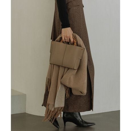 [^ԁFGGX85230]yfUCzou[nh|CgɁAVvȘȂ܂ȂA|Pbgŏł@\IobOBԂȌڂȂ炽eʂ́BV_[xg͌|A΂ߊ|\BAE^[ȂǂŒcꂷ鎞łĝɂ艈זɂȂȂ^̃RpNgobOłBfXNɒuĂ莩Aו̏oX[YȂ̂|CgłBnhɓ|AV_[obÔ悤ɎƂłQWAYdlAz鉡݌vłB----------------------------|PbgF(ɃI[v3)A4[FstV_[RFOEJFC/tHXi[ATCh/}OlbgeF----------------------------yX^COzRpNgɕKvȂ̂ցBou[nhvXAꂢڂȃV[AJWAȃV[ɂL킹܂Bn[t}bgȃVN̂Ȃ₩ȕ\ʊAƕJWAقǂ悭ał悤fUCĂ܂Byfށz̃VNƃXG[h{fBOȂ₩ȑfފnɃTCN|GXefނ̗pou[nhɂĎȒfނ̂߁A\ʉʂ̒xɂA蕔͂悻̒LڂĂ܂ByBAMBOOV[YzEA4[BAMBOO BAG Largeii:GGX85250jnh͑SFubNłBEA4[sBAMBOO BAG Miniii:GGX85230jBAMBOO BAG Mediumii:GGX85240jnh͑SFubNłByE'POR(y G|[ )zZnCubg[J[̂߂̃GKgƋ@\˔ROPE'ɂ̐Vʋ΃obOfr[BHYBRID WORKER P邽߂ɁAobOsRu ƂƂ̂BAGvBELEGANCE(GKX)~ TECHNIQUE(@\) = ELEGANTIQUE(@\)ELEGANTIQUE(@\)ɂāAċzԂ 3 bŐgxx\ɂAɂ̐VdobOV[YłB̏íASDGs̊ϓ_sDzɕ񂾌`ōA͂܂B摜̏i̓TvłB ۂ̏iƎdlAHATCYقȂꍇ܂BBeꏊ⃉CeBOAg̃j^[ɂĐF̌قȂꍇ܂BĩJ[͉摜̐FQƂB͎dl̂߁AFƈقȂꍇ܂By2025 Autumn/Winterzy25AWz