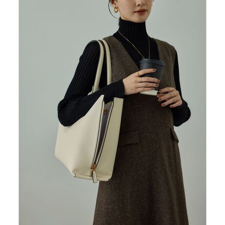 [^ԁFGGX84990]yfUCzE3\Ŏ[ACe𐮗ڂ₷E^ŊJL߁AdɌȂPCA4TCY̎܂₷Eʋ΃obOAdobOArWlXobOƂĂ߁EItBXoŕKvȂ̂oƂłA삪݂EdAɈlԂyނ߂̃EFAȂǂꏏɎ^ׂATuobOv炸IiWEKEGNTTCYȂǁjEetłƎE̋ANZgɂȂ荂̈ۂɁEO\ȃXgbvtȂ̂ŁAnhorV_[2way̎\EX[cɂ͂AItBXJWAɂ킹₷fUCBl̂ꂢ߃R[fɂ킹₷̂ŁAoւ̍킹----------------------------|PbgFiɃI[v2At@Xi[1jA4[FPC[F13C`\tV_[FOEJFt@Xi[̑F}`̃TChWbv͊JeρF9.9L(|Pbg܂)----------------------------yJ[z{̃J[~TChJ[͑SFƂS[hłBE(15)ItzCg~XO[E(16)zCgn~x_[yfށz{̂̓IWiŊJ_utFCXX[XfޗnɃTCN|GXefނ̗pyE'POR(y G|[ )zZnCubg[J[̂߂̃GKgƋ@\˔ROPE'ɂ̐Vʋ΃obOfr[BHYBRID WORKER P邽߂ɁAobOsRu ƂƂ̂BAGvBELEGANCE(GKX)~ TECHNIQUE(@\) = ELEGANTIQUE(@\)ELEGANTIQUE(@\)ɂāAċzԂ 3 bŐgxx\ɂAɂ̐VdobOV[YłByY BAGV[YzEA4[Y BAG Medium+ii:GGX85190jY BAG Large ii:GGX85130 i:GGX84930jY BAG Wide  ii:GGX85140 i:GGX84990jY BAG Shoulder Largeii:GGX85160 i:GGX84960jEA4[sY BAG Miniii:GGX85100 i:GGX84950jY BAG Medium ii:GGX85110 i:GGX84940jY BAG Picoii:GGZ85020jY BAG Shoulder Microii:GGX85900jY BAG Shoulder Miniii:GGX84451 i:GGX84450 i:GGX84980jY BAG Shoulder Mediumii:GGX85150 i:GGX84970j̏íASDGs̊ϓ_sDzɕ񂾌`ōA͂܂B摜̏i̓TvłB ۂ̏iƎdlAHATCYقȂꍇ܂BBeꏊ⃉CeBOAg̃j^[ɂĐF̌قȂꍇ܂BĩJ[͉摜̐FQƂB͎dl̂߁AFƈقȂꍇ܂B