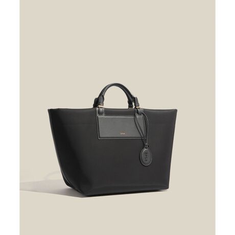 [^ԁFGGX86450]yfUCzEeʂȂ̂ɖ740giV_[xgjƌyʂȋ@\obOEyʂŝɗDꂽiCfނ̗pE[߂̃}`ŉו̏oꂪ₷AA4PC[łeʁEꂪ܂AdוĂ`ɂ݌vEuƂɂ莩AƊ̂Ȃ܂EV_[xgtŌ|E΂ߊ|2WAYdlEiCȂAXG[hƂ̑gݍ킹ŏiȈۂɁE͔ZS[hŗvXE肪ӂ肪ȈړV[ɂœK----------------------------|PbgF(ɃI[v1Ct@Xi[1)A4[FPC̎[F13C`V_[RFOsEJF}Olbg----------------------------yX^COzA4EPCΉ̂߂dobOƂĂ͂Ao◷sɂ߁ByĒg₷AJ킸g靛fނꂵ|CgB肵Aꂢ߃R[fJWA܂ŁAǂȃX^CɂޏiȃfUCłByfށzH{iCɁAXG[h{fBOfށByƎ𗼗AfC[Ɏg₷łBy2026Nf BOAT BAGV[YzEA4[FE'POR BOAT BAG LargeiVi:GGX86450 i:GGX85450/ubN(01)̂ݓ^FłBjEA4[FsE'POR BOAT BAG Mediumii:GGX86460  i:GGX85460/ubN(01)̂ݓ^FłBjE'POR BOAT BAG Miniii:GGX86470jyE'POR(y G|[ )zZnCubg[J[̂߂̃GKgƋ@\˔ROPE'ɂ̐Vʋ΃obOfr[BHYBRID WORKER P邽߂ɁAobOsRu ƂƂ̂BAGvBELEGANCE(GKX)~ TECHNIQUE(@\) = ELEGANTIQUE(@\)ELEGANTIQUE(@\)ɂāAċzԂ 3 bŐgxx\ɂAɂ̐VdobOV[YłB̏íASDGs̊ϓ_sDzɕ񂾌`ōA͂܂B摜̏i̓TvłB ۂ̏iƎdlAHATCYقȂꍇ܂BBeꏊ⃉CeBOAg̃j^[ɂĐF̌قȂꍇ܂BĩJ[͉摜̐FQƂB͎dl̂߁AFƈقȂꍇ܂By2026 Spring/Summerzy26SSz