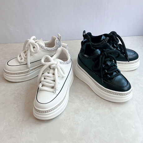 【25秋冬新作】ふわモコ 極太シューレース 厚底 ラインストーンスニーカー