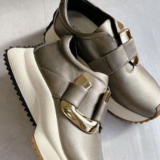 【26春夏新作】上品スニーカー メタルモチーフ 厚底スニーカー