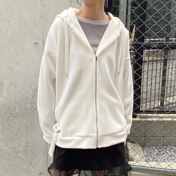 An MILLE エンボスロゴパーカー ホワイト エンボスロゴパーカー｜evelyn（エブリン）公式通販サイト