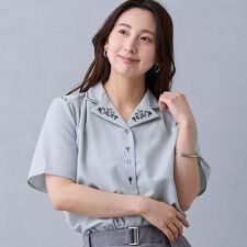 開襟刺繍ブラウス