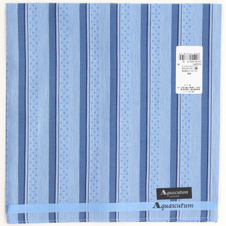 [^:0007900003]Ȃ̂ȂVvȃXgCv́AMtgɂœKȈꖇłBԂ̃lCr[ɁAu₩ȃu[ƃx[W̃x[XJ[AJ[oG[V葵܂BANAXL[^炵NVJȃfUCIȁAg₷am{[_[łB[Aquascutum] 1851N hA[WFgX̍dX^[g ANAXL[^́Aégaqua-hƁgscutum-hgݍ킹B gAquascutumhhR[gŐEIȕ]󂯁Aȗ _EueBbVuhƂāAɂ킽Ė{ǋ GO[NeBux󂯑Ă n݂170N̗jA`̃uhłB