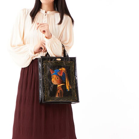 [^:0012890001]A4TCY̏ނAc̃g[gobOłBuɂۂɂ莩At@Xi[t̂ߒgSz܂BO̓~l[gHĂ邽߁A≘Ɛ@邱Ƃł܂B[CAT ART]ƃV[E}gɂALiCATjƔpiARTjgݍ킹uCAT ARTvBuiEUvu^̎̏vȂǁAȏpقŌƂ̂jIuLvɒuƂŁAG̘g𒴂āAlqǂ܂Őe݂ĊyłiƂȂĂ܂Bƃ[A˔A[ǵAlRD͂Gt@MxĂ܂BlRɃAWꂽAj[NȍiEҖɂڂłBV[E}g c1948N܂B 1971NɈm|pw𑲋ƁA1974NɃJi_ɈڏZCXg[^[ƂĊ􂵂B1983NɃAJ֋_ڂA2007NÍ̗LG̔Lo[W`n߁A܂łɑ̌WJẢWołĂB