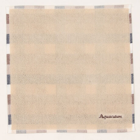 [^:0010730001]ñpCɁAw̃`FbNANZgɂȂĂ܂BLV[łg1Ɏdグ܂Bwʂ̓w̃`FbNy߂fUCłBgpV[̑^InJ`BpIȂAANAXL[^炵fUCڂ܂B[Aquascutum]1851N hA[WFgX̍dX^[gANAXL[^́Aégaqua-hƁgscutum-hgݍ킹BgAquascutumhhR[gŐEIȕ]󂯁Aȗ_EueBbVuhƂāAɂ킽Ė{ǋGO[NeBux󂯑Ăn݂170N̗jA`̃uhłB