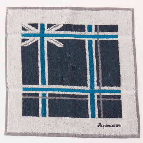 [^:0010730003]CŌJ[OANZg̃pC^IłBLɂ͍ɃjIWbN`[tAVѐŜ1łBgpV[̑^InJ`BpIȂAANAXL[^炵fUCڂ܂B[Aquascutum]1851N hA[WFgX̍dX^[gANAXL[^́Aégaqua-hƁgscutum-hgݍ킹BgAquascutumhhR[gŐEIȕ]󂯁Aȗ_EueBbVuhƂāAɂ킽Ė{ǋGO[NeBux󂯑Ăn݂170N̗jA`̃uhłB