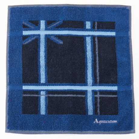 [^:0010730003]CŌJ[OANZg̃pC^IłBLɂ͍ɃjIWbN`[tAVѐŜ1łBgpV[̑^InJ`BpIȂAANAXL[^炵fUCڂ܂B[Aquascutum]1851N hA[WFgX̍dX^[gANAXL[^́Aégaqua-hƁgscutum-hgݍ킹BgAquascutumhhR[gŐEIȕ]󂯁Aȗ_EueBbVuhƂāAɂ킽Ė{ǋGO[NeBux󂯑Ăn݂170N̗jA`̃uhłB