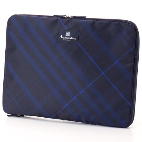 [^:0012690002]kt@Xi[t̎[|[`Bt@Xi[߂邾ł΂肪Ȉߗނ^IRpNgɎ[ł̂ŁA2?3̗sȂǂ̃pbLOɂ߂łB^тɕ֗ȎtBɃ|PbgtĂ̂Ŏdɂ֗łBg̎dɕ֗ȃbV|[`tBł܂Bx[VbNȃlCr[̃`FbNŒjƍ킸g܂B[Aquascutum]1851N hA[WFgX̍dX^[gANAXL[^́Aégaqua-hƁgscutum-hgݍ킹BgAquascutumhhR[gŐEIȕ]󂯁Aȗ_EueBbVuhƂāAɂ킽Ė{ǋGO[NeBux󂯑Ăn݂170N̗jA`̃uhłB