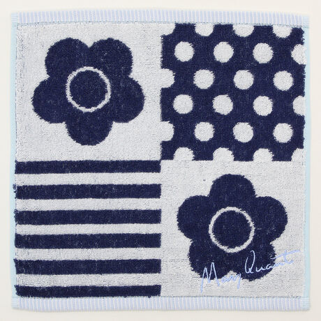 [^:0011240002]ڐG⊴ʂ̂鎅pCɎgpATCY25cm̃^InJ`łB[MARY QUANT]̃[ɂƂꂸA؂ɁAR𔭑zzB̎ƌĂ΂ꂽCMX̂UONBhXDCMOhhƂJ`[[ugN}[ENgBht@bV̑bzA܂Ń^u[ƂĂ~jXJ[g͐EIȃu[ƂȂ܂BƑnIōDSȍĺA㏗̎Љioɑ傫ȉe^ė܂BMARY QUANT̃ACeɂ́Â܂܂̎\AȏɂƋPĂقƂz߂Ă܂BuhV{ufCW[vuh̃ACRłfCW[}[ŃAႩ肵̃}[̗琶܂ꂽ́BȊw̗͂ł͍炩邱Ƃ̂łȂEłւ̍ԁB̓}[炵uRvƁuƑnv\uMARY QUANTv̏ےłB