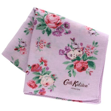 [^:0013760001]ACRjbNȃt[vg̑唻K[[nJ`Bӂ_炩ȎG肪͂ŁAzQłByCath Kidston(LX Lbh\)z1993NɉpmbeBOqŒaBe[Wƃ_ȃfUCZƎ̃X^C͓IȃCtX^CuhłBԕp̃`[tȂǂꂽACéAƒIŉ݂̂镵͋CoA̐lɈĂ܂BɁApƃfUCˑǴ݂AʂANZgƂĂlCŁAgƂɈƂ琢E̕LɎxĂ܂B