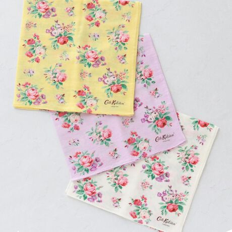 [^:0013760001]ACRjbNȃt[vg̑唻K[[nJ`Bӂ_炩ȎG肪͂ŁAzQłByCath Kidston(LX Lbh\)z1993NɉpmbeBOqŒaBe[Wƃ_ȃfUCZƎ̃X^C͓IȃCtX^CuhłBԕp̃`[tȂǂꂽACéAƒIŉ݂̂镵͋CoA̐lɈĂ܂BɁApƃfUCˑǴ݂AʂANZgƂĂlCŁAgƂɈƂ琢E̕LɎxĂ܂B