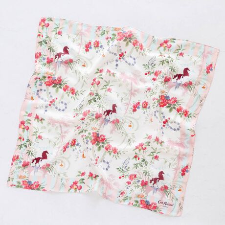 [^:0013750001]XJ[t̂悤ɎgȃVNnJ`[tB_炩ȎGŁA@̂͂AɊAobOɌ񂾂At@bVACeƂĂgp܂ByCath Kidston(LX Lbh\)z1993NɉpmbeBOqŒaBe[Wƃ_ȃfUCZƎ̃X^C͓IȃCtX^CuhłBԕp̃`[tȂǂꂽACéAƒIŉ݂̂镵͋CoA̐lɈĂ܂BɁApƃfUCˑǴ݂AʂANZgƂĂlCŁAgƂɈƂ琢E̕LɎxĂ܂B