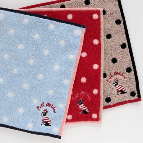 [^:0013600002]{XgeÁuo[j[v̎hJ|CgBӂӂ̃^I͎G蔲QłByCath Kidston(LX Lbh\)z1993NɉpmbeBOqŒaBe[Wƃ_ȃfUCZƎ̃X^C͓IȃCtX^CuhłBԕp̃`[tȂǂꂽACéAƒIŉ݂̂镵͋CoA̐lɈĂ܂BɁApƃfUCˑǴ݂AʂANZgƂĂlCŁAgƂɈƂ琢E̕LɎxĂ܂B