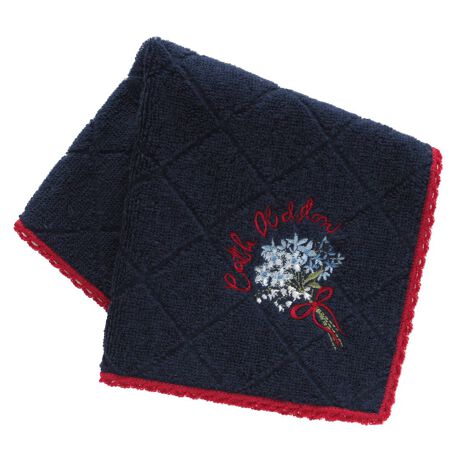 [^:0013600003]ACR`[t̃u[PhJŎ{^InJ`B̏ȃtA肰Ȃ炵oĂ܂ByCath Kidston(LX Lbh\)z1993NɉpmbeBOqŒaBe[Wƃ_ȃfUCZƎ̃X^C͓IȃCtX^CuhłBԕp̃`[tȂǂꂽACéAƒIŉ݂̂镵͋CoA̐lɈĂ܂BɁApƃfUCˑǴ݂AʂANZgƂĂlCŁAgƂɈƂ琢E̕LɎxĂ܂B