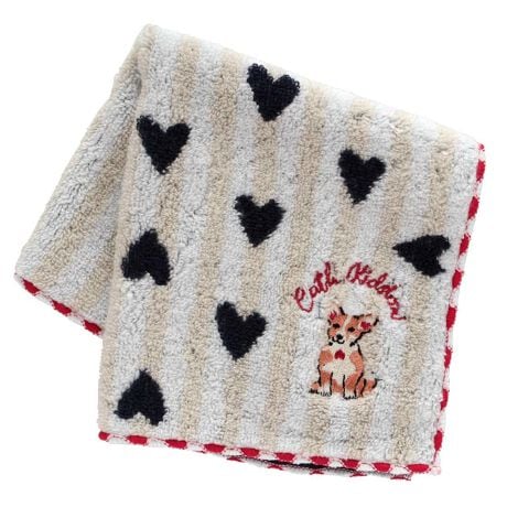 [^:0013600004]R[M[́uNB[j[v̎hJ|CgBӂӂ̃^I͎G蔲QłByCath Kidston(LX Lbh\)z1993NɉpmbeBOqŒaBe[Wƃ_ȃfUCZƎ̃X^C͓IȃCtX^CuhłBԕp̃`[tȂǂꂽACéAƒIŉ݂̂镵͋CoA̐lɈĂ܂BɁApƃfUCˑǴ݂AʂANZgƂĂlCŁAgƂɈƂ琢E̕LɎxĂ܂B