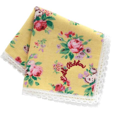 [^:0013770001]\ʂ̓ACRjbNȃt[vg{K[[nAʂ͂ӂӂ̃pCłB傫߂28cmTCYBɂׂ[Xŉ炵ۂłByCath Kidston(LX Lbh\)z1993NɉpmbeBOqŒaBe[Wƃ_ȃfUCZƎ̃X^C͓IȃCtX^CuhłBԕp̃`[tȂǂꂽACéAƒIŉ݂̂镵͋CoA̐lɈĂ܂BɁApƃfUCˑǴ݂AʂANZgƂĂlCŁAgƂɈƂ琢E̕LɎxĂ܂B