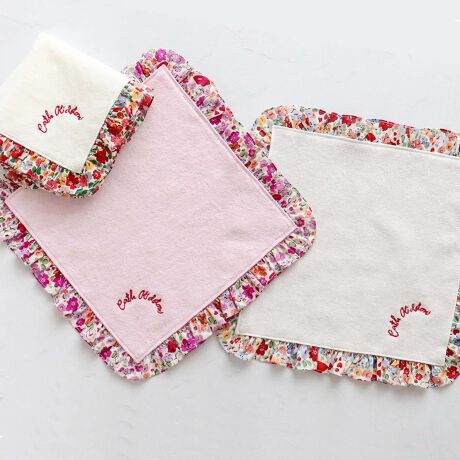 [^:0014550001]t|CgIĝyȂAƂĂ؂₩Ŗڂ䂭^InJ`łByCath Kidston(LX Lbh\)z1993NɉpmbeBOqŒaBe[Wƃ_ȃfUCZƎ̃X^C͓IȃCtX^CuhłBԕp̃`[tȂǂꂽACéAƒIŉ݂̂镵͋CoA̐lɈĂ܂BɁApƃfUCˑǴ݂AʂANZgƂĂlCŁAgƂɈƂ琢E̕LɎxĂ܂B