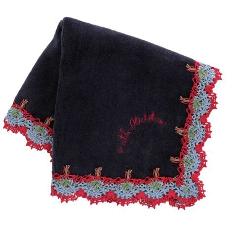 [^:0013620001]ACR`[t̃u[P̃[XŉAڂ䂭؂₩ȃ^InJ`ByCath Kidston(LX Lbh\)z1993NɉpmbeBOqŒaBe[Wƃ_ȃfUCZƎ̃X^C͓IȃCtX^CuhłBԕp̃`[tȂǂꂽACéAƒIŉ݂̂镵͋CoA̐lɈĂ܂BɁApƃfUCˑǴ݂AʂANZgƂĂlCŁAgƂɈƂ琢E̕LɎxĂ܂B