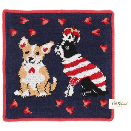 [^:0013910002]{XgeÁuo[j[vƃR[M[́uNB[j[ṽ`[tBVFj[DnJ`[t̓[ŐDグĂ̂ŁA\̂Ȃӂ鐶nɂȂĂ܂ByCath Kidston(LX Lbh\)z1993NɉpmbeBOqŒaBe[Wƃ_ȃfUCZƎ̃X^C͓IȃCtX^CuhłBԕp̃`[tȂǂꂽACéAƒIŉ݂̂镵͋CoA̐lɈĂ܂BɁApƃfUCˑǴ݂AʂANZgƂĂlCŁAgƂɈƂ琢E̕LɎxĂ܂B