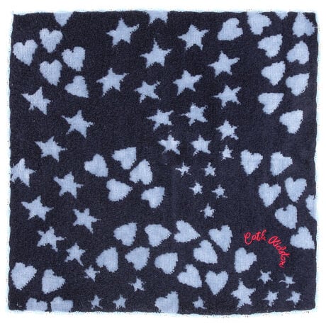 [^:0014000003]zf[[hՂ̃̕MtgBOX^IłB25cmTCỸ^IĂ܂ByCath Kidston(LX Lbh\)z1993NɉpmbeBOqŒaBe[Wƃ_ȃfUCZƎ̃X^C͓IȃCtX^CuhłBԕp̃`[tȂǂꂽACéAƒIŉ݂̂镵͋CoA̐lɈĂ܂BɁApƃfUCˑǴ݂AʂANZgƂĂlCŁAgƂɈƂ琢E̕LɎxĂ܂B