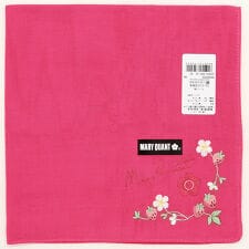 マリークワント　ガーゼハンカチ　イチゴ刺繍　【MARY QUANT】