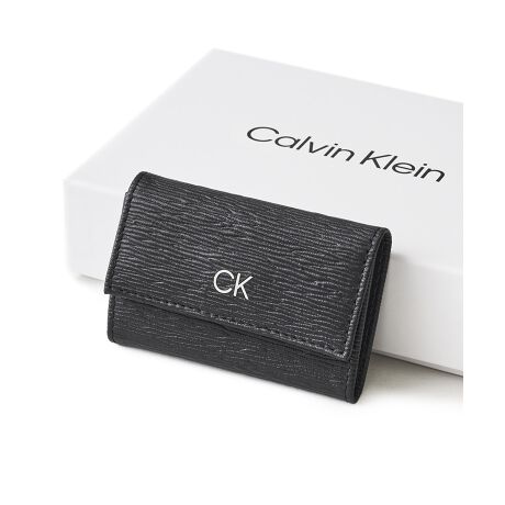 [^:8224009003]---iŗ̂郌U[L[P[X---uhS^p[cłL[P[XBAiȕ͋CYU[ɎdオĂ܂B[Xy[X6AL[z_[ɃJ[h|Pbg1JB₷NpNIeBĂ܂BuhpBOXɍĂAv[gMtgɂlC̍ACeBJWAłrWlXV[ɂ߂łB---XybN---EW9~H6~D2Edl:zbN{^JE6AL[z_[AJ[h|Pbgx1Ep{bNX---Calvin Klein/JoNC---t[_iELƕя̂AJOuḧAJoNCBJoNC̃ACéA@\IŔEFA͂߁AU[ACeA_[EFAȂǂ𕝍LWJĂ܂BVvȃfUCA鐻i𑽂WJĂ܂B